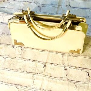 VALENTINO GARAVANI mini white bag 
Beautiful and unique